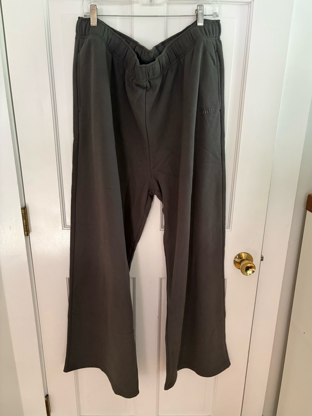 Relaxed Men and Women's Sweatpants Hoodie and straight leg sweat pants - Picture 5 of 8